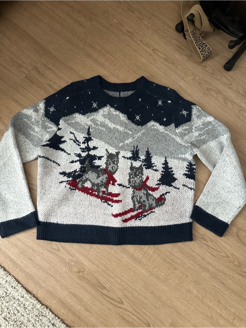 NWT Abercrombie Navy and Gray Ski Dog Sweater
